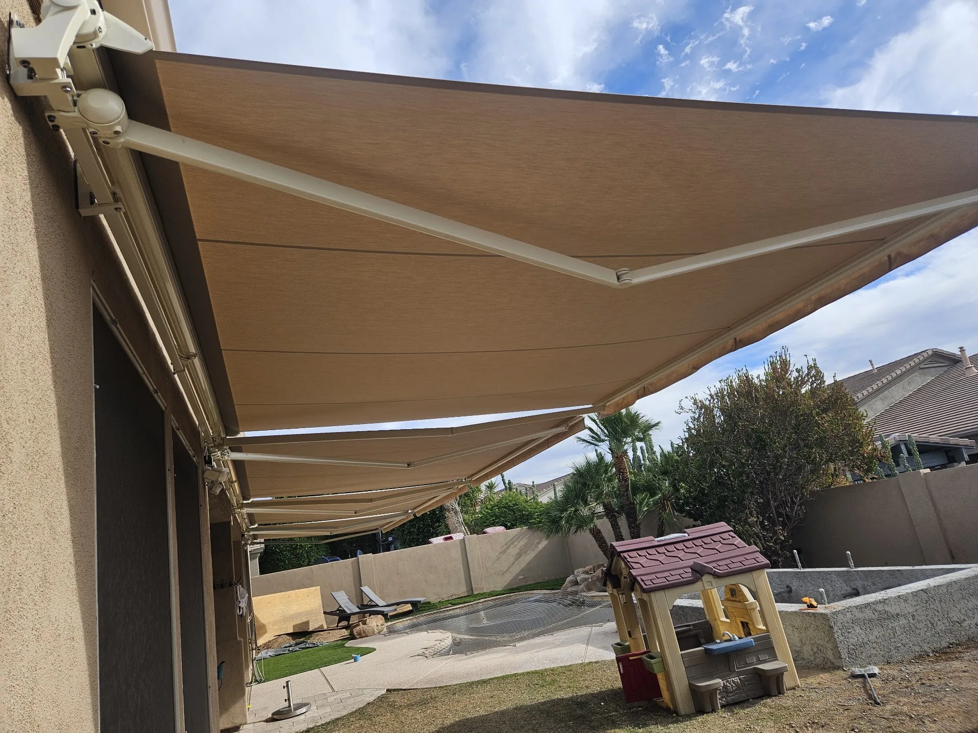 Retractable awning installed by A to Z Shades and Shutters in Mesa, AZ, serving the Phoenix metro area (project photo awnings awnings 35)