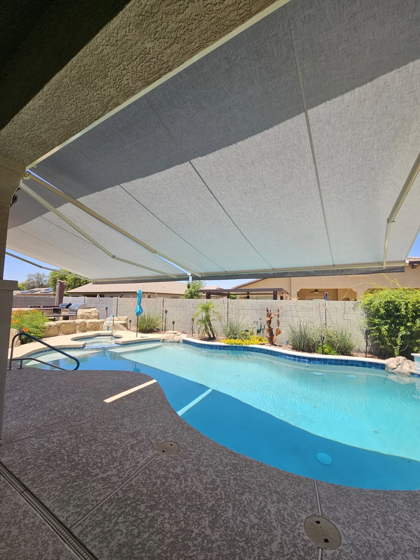 Retractable awning installed by A to Z Shades and Shutters in Mesa, AZ, serving the Phoenix metro area (project photo awnings awnings 13)