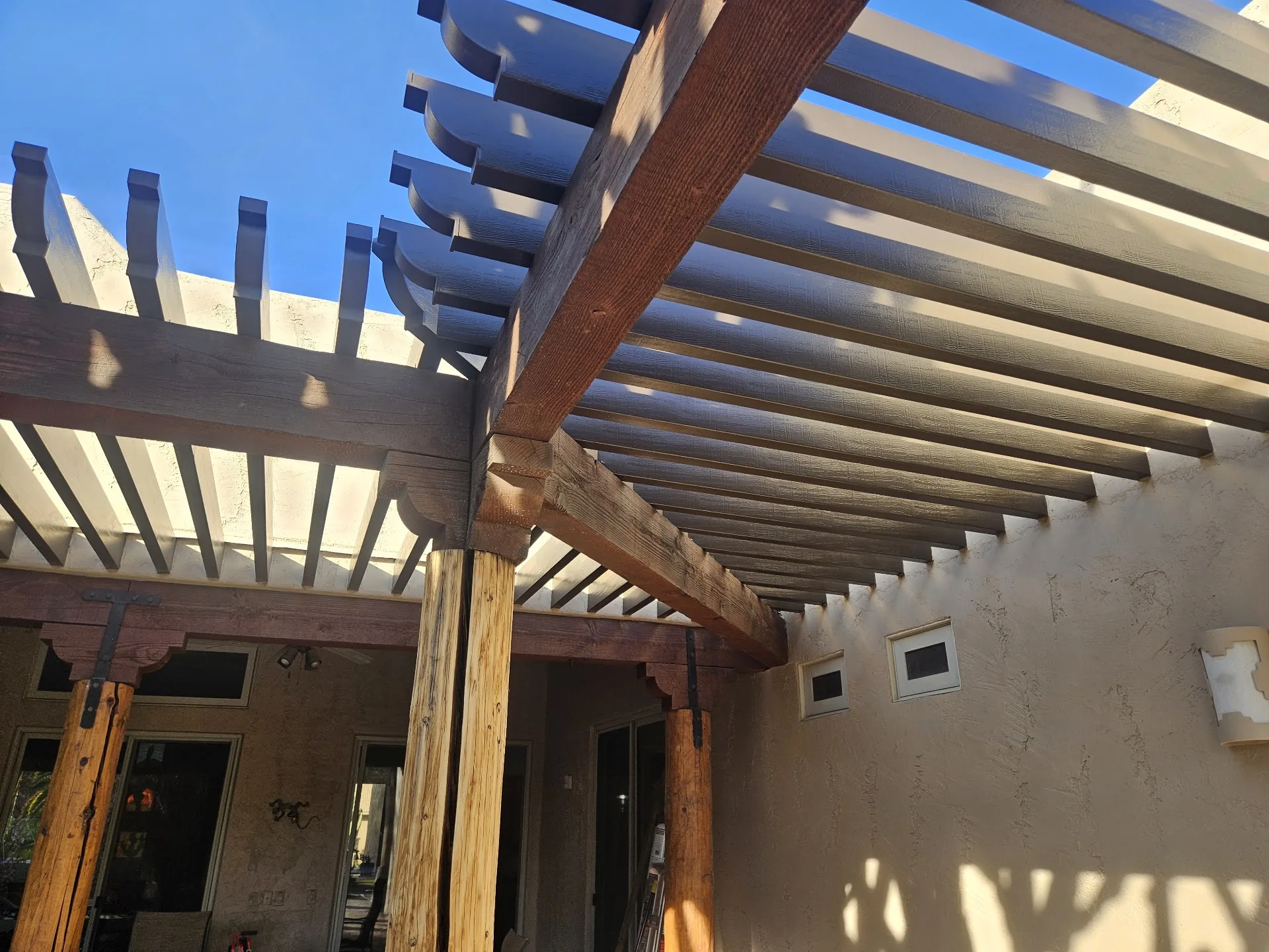 Adjustable louvered cover installed in Mesa